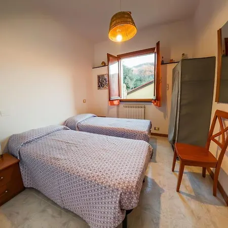The Olive Trees- Jacuzzi-garden-wifi-barbecue-parking Holiday home